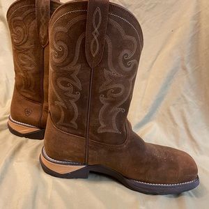 Brand new Ariat square toe waterproof boots